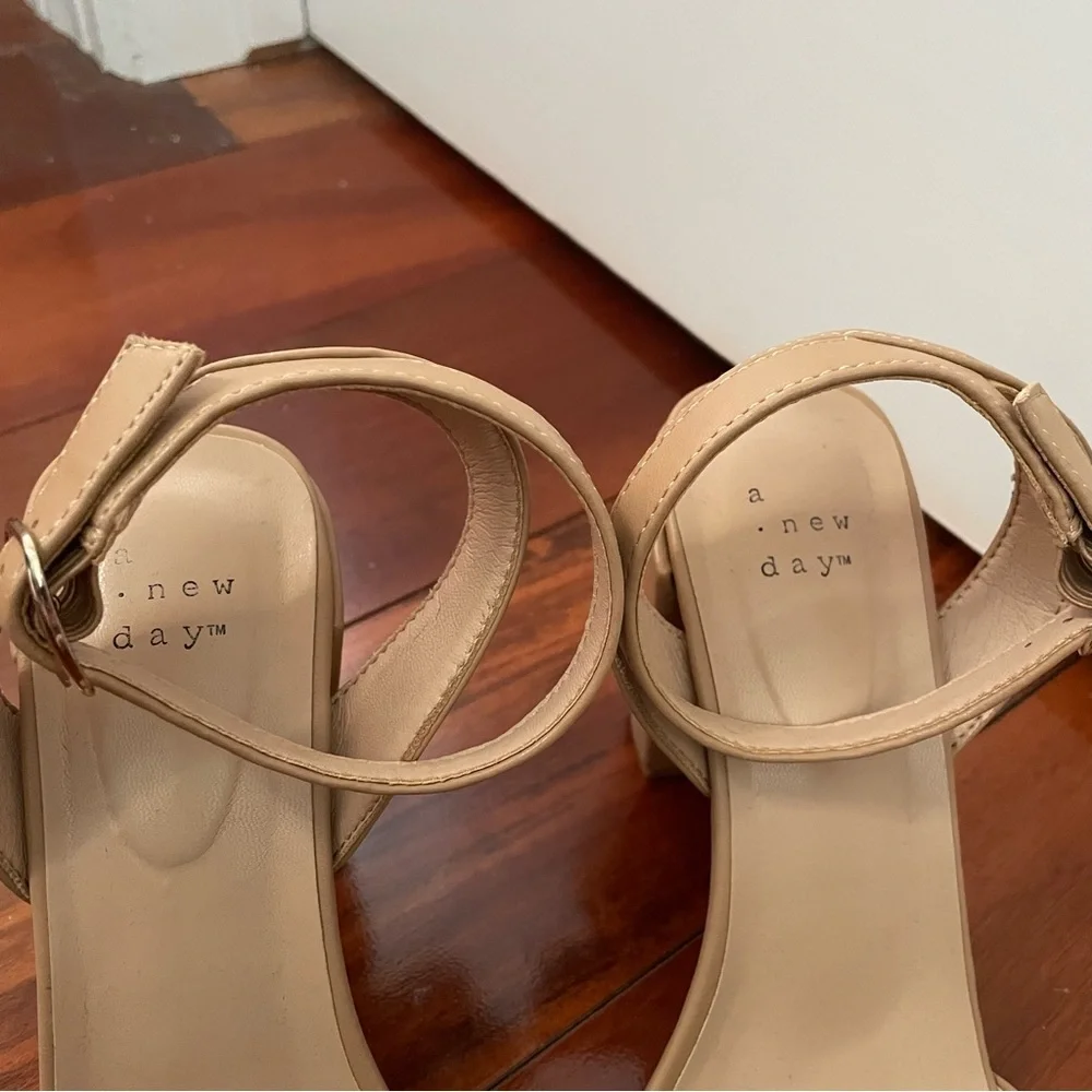 Tan a new day Sal heels - Picture 2 of 9